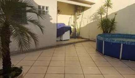 Casa para Venda em Mogi das Cruzes, Centro, 3 dormitórios, 1 suíte, 2 banheiros, 2 vagas