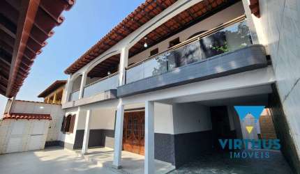 Casa duplex Condomínio 3 suítes, piscina, churrasqueira, 300 m2, sol manhã.