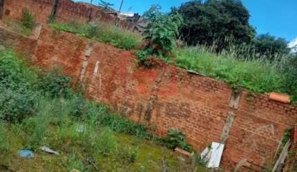 Terreno à venda no Jardim Itamarati, Botucatu  por R$ 110.000