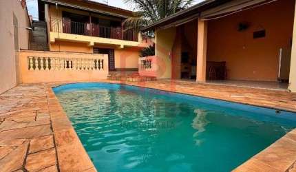 Casa com 3 quartos à venda na Vila Maria, Botucatu , 200 m2 por R$ 620.000