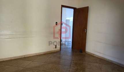 Casa com 3 quartos para alugar na Vila São Lúcio, Botucatu  por R$ 2.800