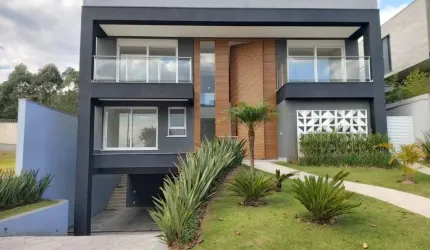 Uma linda casa  com uma área de 525 m² de terreno e 520 m