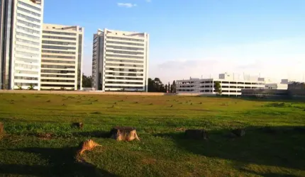 TERRENO DE ESQUINA LOCALIZADO  EM ALPHAVILLE /