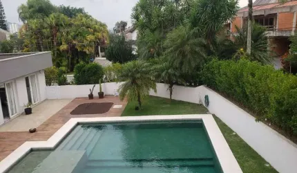 BELISSIMA CASA DE ESQUINA ALPHAVILLE 2 /  ÓTIMA LOCALIZAÇÃO