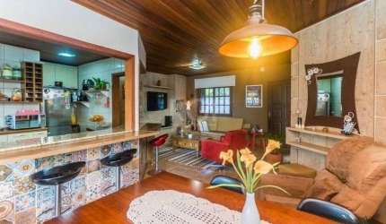 CASA DE 2 DORMITÓRIOS, PISCINA, CHURRASQUEIRA E 2 VAGAS DE GARAGEM NO BAIRRO HÍPICA