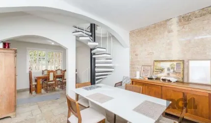 Casa de 4 dormitórios no bairro Três Figueiras