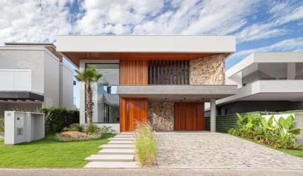 Casa Alto Padrão em Condomínio com toda infra estrutura em Torres