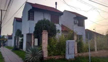 Casa para Venda - 255.68m², 4 dormitórios, sendo 1 suites, 2 vagas - Tristeza