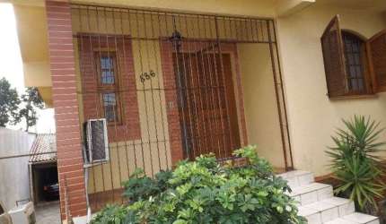 Casa para Venda - 250m², 3 dormitórios, sendo 3 suites, 7 vagas - Medianeira