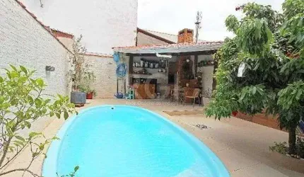 Casa em Porto Alegre, no bairro Hípica, com 3 dormitório(s), e 3 banheiros, à venda.