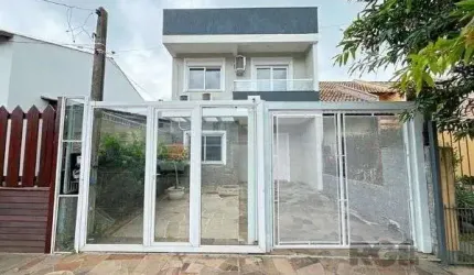 Casa em Porto Alegre, no bairro Hípica, com 3 dormitório(s), e 3 banheiros, à venda.