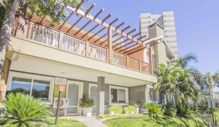 Casa Para Comprar em condomínio com 5 quartos e 4 vagas no Jardim Botânico