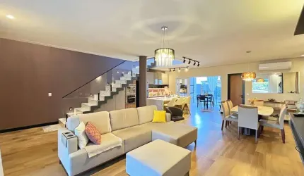 Casa à venda com 174m², 3 dormitórios, 3 suítes, 2 vagas, no bairro Hípica em Porto Alegre