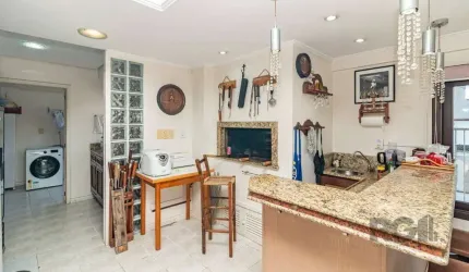 Cobertura de três quartos, suíte e uma vaga de garagem no bairro Higienópolis
