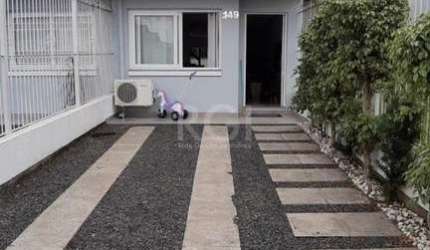 Casa para Venda - 157m², 3 dormitórios, sendo 3 suites, 2 vagas - Guarujá