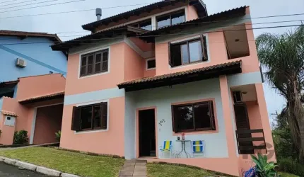Casa em Condomínio em Cavalhada