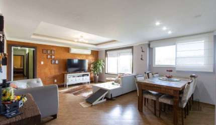 Apartamento reformado de 124m² privativos- 3 dormitórios sendo 1 suíte no bairro Medianeira