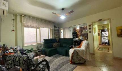 Apartamento 3 dormitórios com suíte e sacada no Bairro Floresta em Porto Alegre