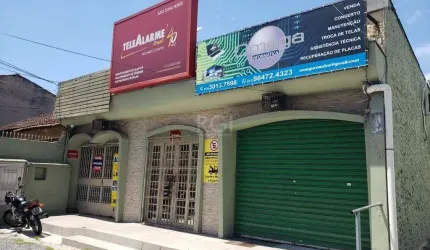 Casa com 3 dormitórios e 3 lojas comerciais no bairro Passo da areia Porto Alegre RS
