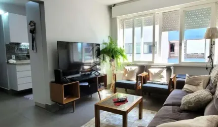 Apartamento 2 dormitórios, sendo 1 suíte, 72 m² de área privativa e 2 vaga(s) de garagem. Localizado na Rua/Av. Bagé, no bairro Petrópolis em Porto Alegre.