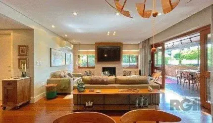 Apartamento de 200m², 4 quartos, 1 suíte e 4 vagas – Moinhos de Vento