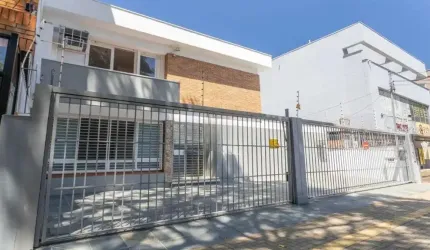 VENDA DE CASA DE 3 QUARTOS - MENINO DEUS