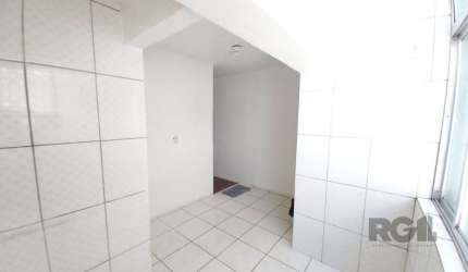 Apartamento com 02 quartos no Bairro Restinga.