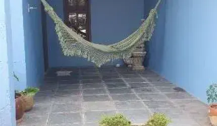 Casa em Porto Alegre, no bairro Hípica, com 2 dormitório(s), e 2 banheiros, à venda.