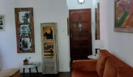 Apartamento de 2 dormitórios, sala, cozinha, área de serviço separada, banheiro social