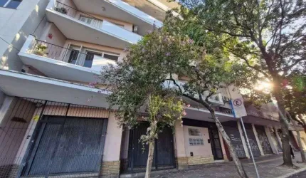 Apartamento de 2 dormitórios em ótima localização na Av. Cristovao colombo.