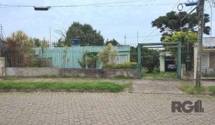 Casa térrea, 3 quartos, amplo pátio - Bairro Santa Tereza