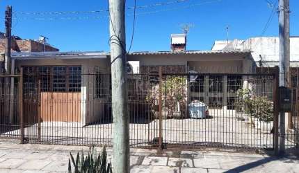 Casa para Venda - 121m², 3 dormitórios, sendo 1 suites, 2 vagas - Restinga