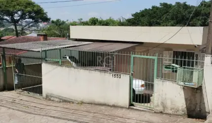 Casa no Bairro Cavalhada - 4 Dormitórios