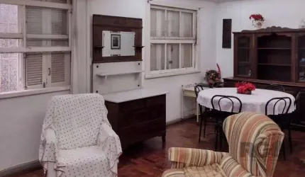 Apartamento no bairro Auxiliadora de 2 dormitórios ( 1 suíte)