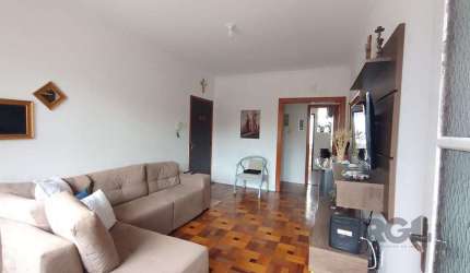 Apartamento 2 dormitórios com vaga e sacada no Menino Deus
