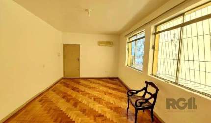 Excelente apartamento de 135m² com 5 dormitórios.