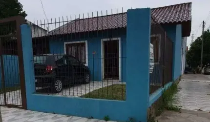 Casa em Porto Alegre, no bairro Hípica, com 2 dormitório(s), e 2 banheiros, à venda.