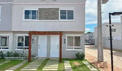 Casa em Porto Alegre, no bairro Vila Nova, com 2 dormitório(s), e 2 banheiros, à venda.
