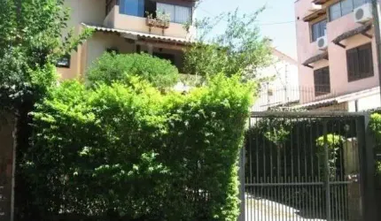 Casa para Venda - 170m², 3 dormitórios, sendo 1 suites, 2 vagas - Guarujá