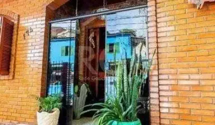Casa - 110m², 4 dormitórios, sendo 1 suites, 1 vaga - bairro Teresópolis Porto Alegre RS