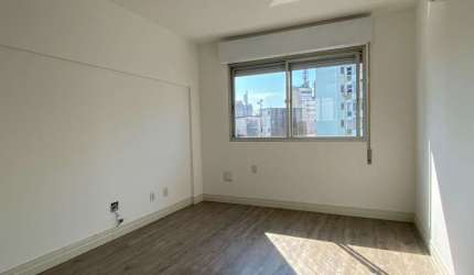 APARTAMENTO DE FRENTE, 1 DORMITÓRIO COM VAGA DE GARAGEM NA DUQUE