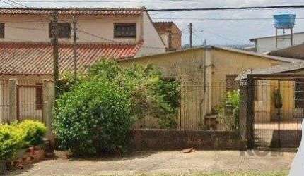 Casa a venda no bairro Alta Petropilis com 100m²