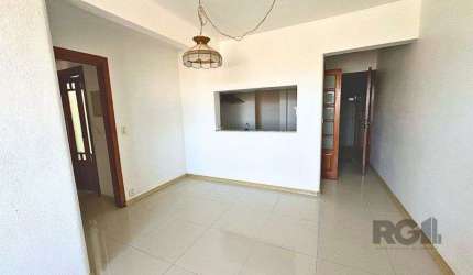Vende-se apartamento reformado 2 quartos com vaga próximo ao Colégio Pastor Dohms - 64m² - Nonoai