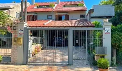 Casa em Porto Alegre, no bairro Ipanema, com 3 dormitório(s), e 3 banheiros, à venda.