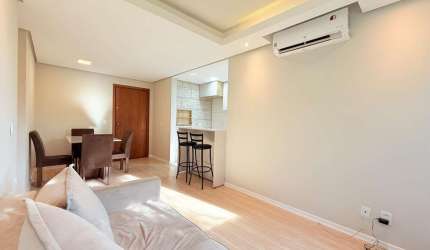 VENDA- Apartamento com 2 dormitórios sendo 1 suite, churrasqueira e vaga- Menino Deus, Porto Alegre