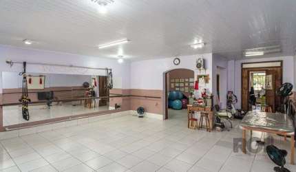 CASA COMERCIAL E RESIDENCIAL NO MIOLO DO BAIRRO SANTANA