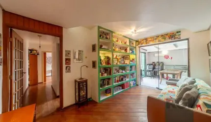 VENDA DE APARTAMENTO DE 2 QUARTOS COM PÁTIO - MENINO DEUS