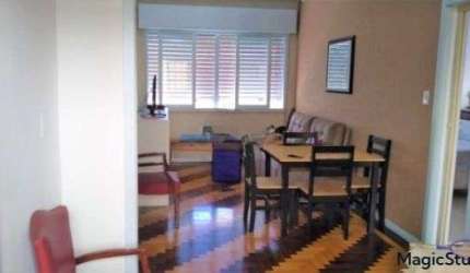 Apartamento 02 dormitórios, de frente Menino Deus