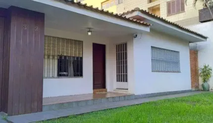 Casa com 4 quartos e 4 vagas de garagem no Bairro Jardim Lindóia