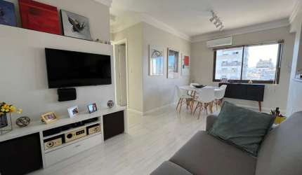 Vende-se apartamento com 2 quartos, suíte e sacada com churrasqueira – 74 m² - Bom Fim